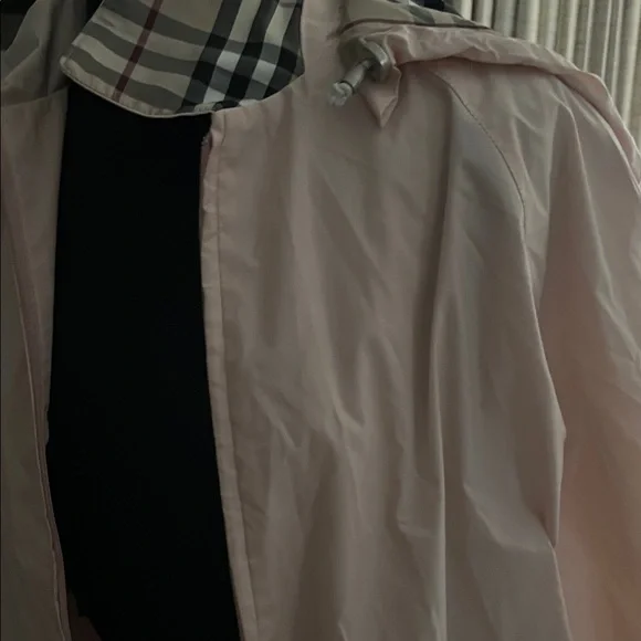 Burberry Blush Pink Raincoat with Check Lining - Picture 2 of 5